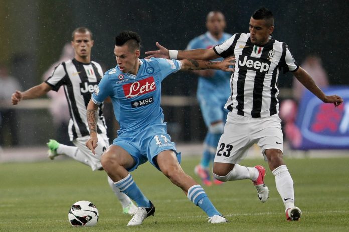 Duel din timpul meciului Juventus - Napoli. Italia - Serie A